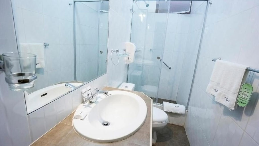 Bathroom 3, Suites Larco 656, Lima
