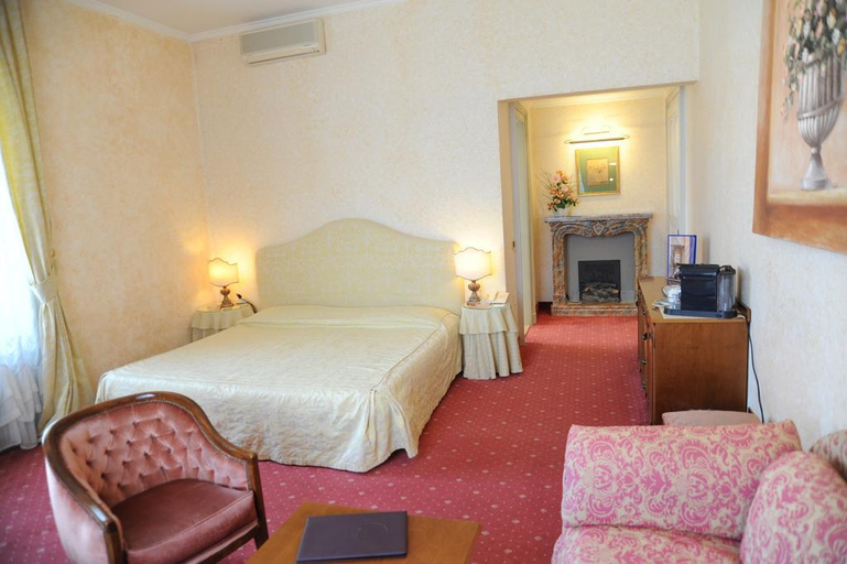 Bedroom 4, Camin Hotel Luino, Varese