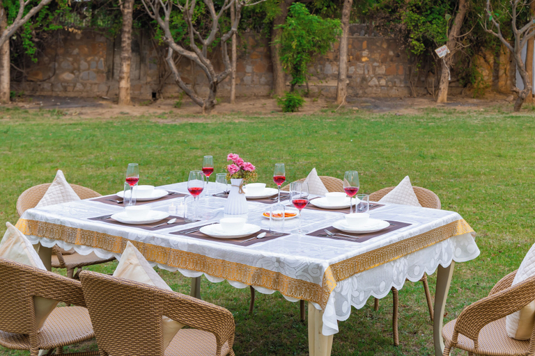 Outdoor dining 5, ELIVAAS Crystal Farms 3BHK with Pvt Pool, Delhi