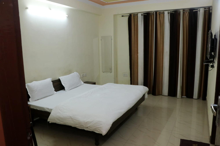 Room 2, Ashram Gopi Dham near Motichur Range, Dehradun