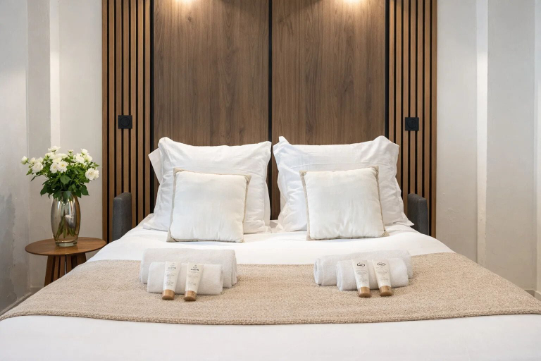Living area 5, 834 Biscornet2, Paris