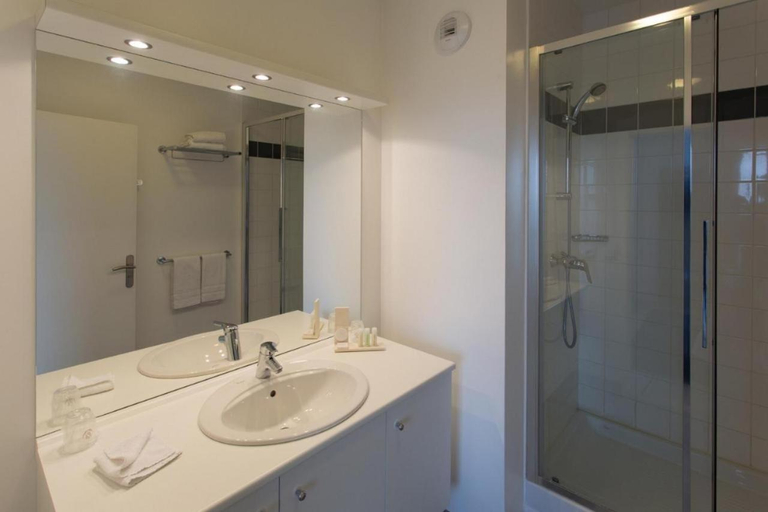 Bathroom 4, TWENTY BUSINESS FLATS, Nord