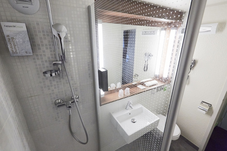 Bathroom 4, Campanile Saint-Etienne Villars, Loire