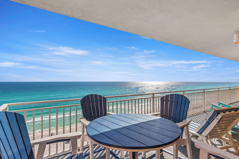 Property grounds 2, Sandy Toes Retreat! Beachfront Fun at Splash Resort! Sleeps 6, Bay