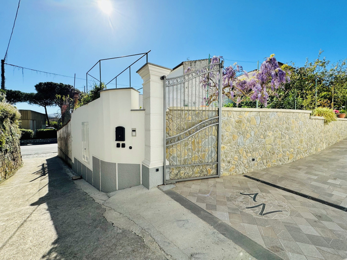 Exterior & Views 2, YourHome - L'Ammiraglio Apartments, Napoli