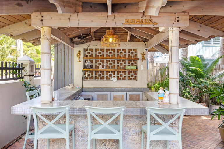 Food & Drinks 4, Tres Sirenas Beach Inn