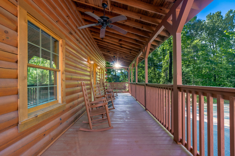 Terrace/patio, Black Bear Retreat 2 Beds! 2 Bedroom Cabin, Sevier
