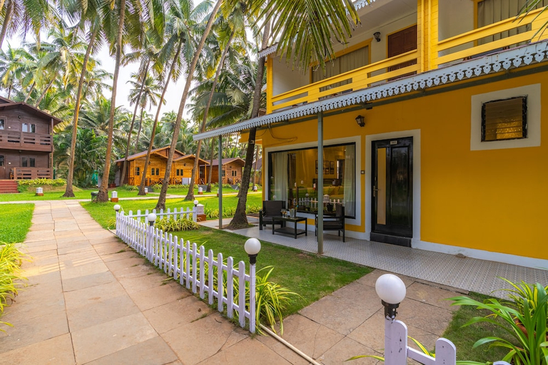 Exterior & Views