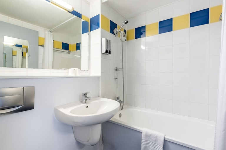 Bathroom 3, Le Roxane, Dordogne