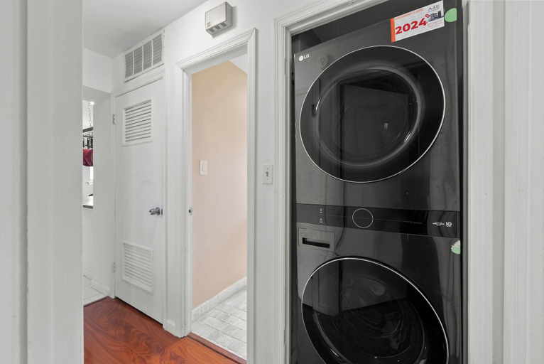 Laundry, Grand North Retreat 4bdr Stay, Franklin