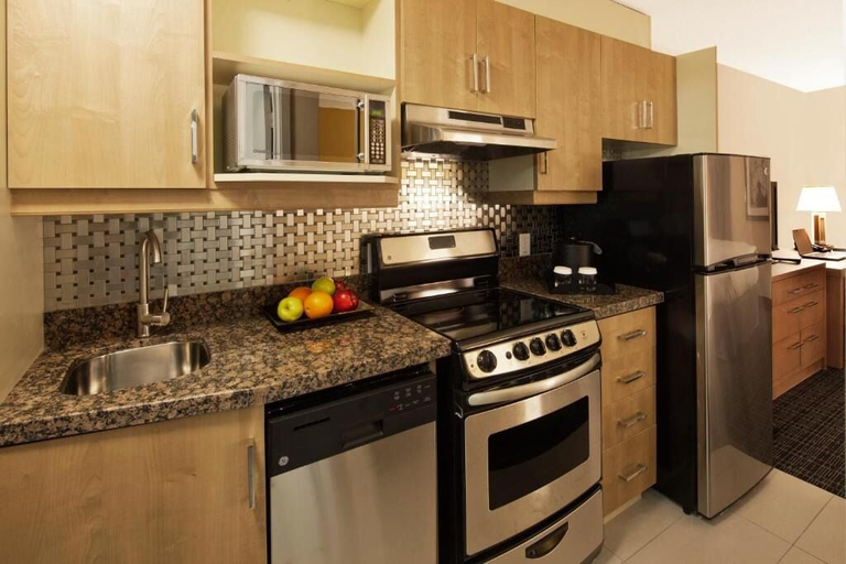 Private kitchen, Stay Express Hotel & Suites, Toronto