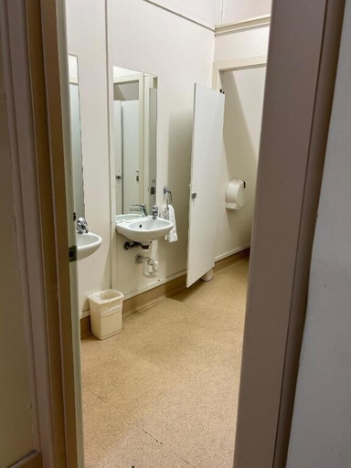 Bathroom 5, Echuca Hotel, Campaspe - Echuca