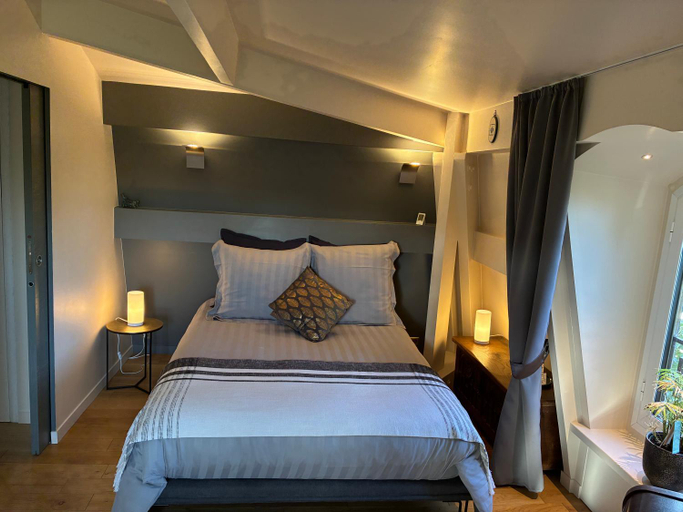 Bedroom, Sejour a la Chataigneraie, Hauts-de-Seine
