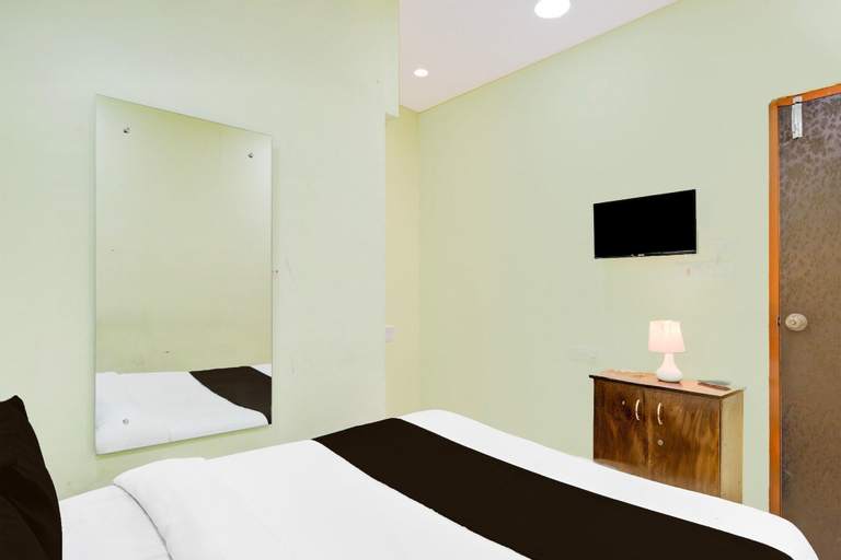 Room 2, Deluxe Shree Srinivasa Hotel, Ranga Reddy