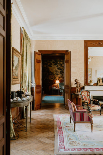 Others 5, Chateau Senejac, Gironde