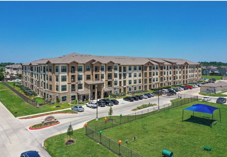 Exterior 2, Landing Apartments Houston - Liberty Lakes, Houston