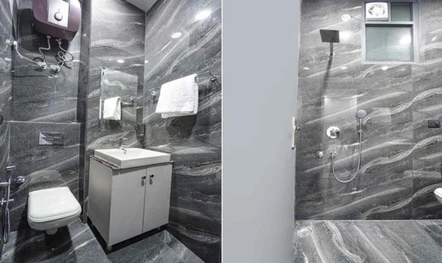 Bathroom 4, FabHotel The Royal - Near Yamuna Sports Complex, Delhi