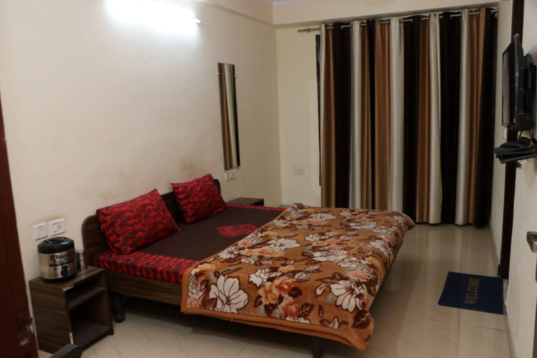 Room 5, Ashram Gopi Dham near Motichur Range, Dehradun