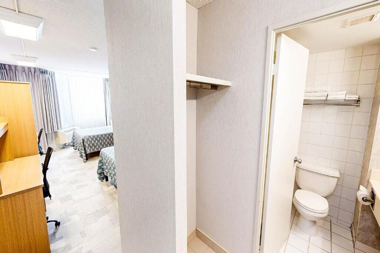Room 2, Chestnut Residence & Suites, Toronto
