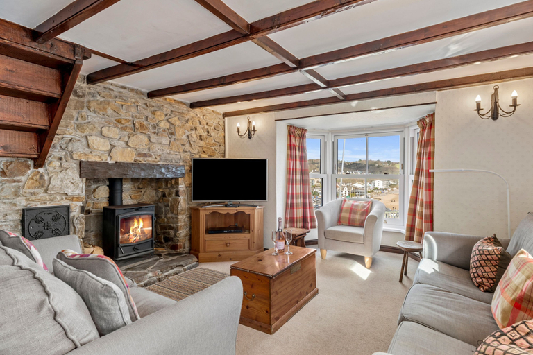 Room 3, Hill Cottage - Spectacular Sea Views Parking, Pembrokeshire