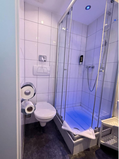 Bathroom 4, Hotel Hohenstaufen, Koblenz