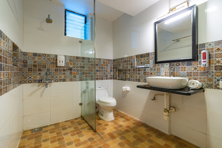 Bathroom 4, La Cabana Beach and Spa Resort, North Goa