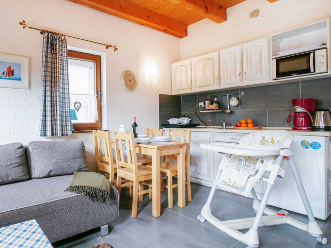 Others 4, Quaint Holiday Home in Gleznowo With Parasol, Sławno