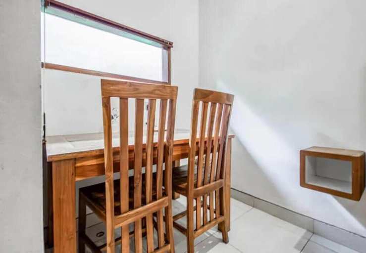 Dining, Cozzy Saren Guesthouse, Badung