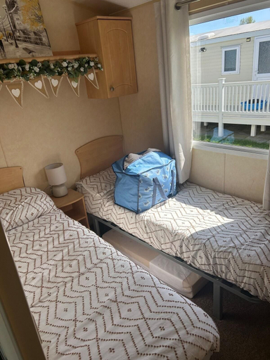 Room 2, 2 Bed - Sleeps 6 - Free Parking - Pets, Lincolnshire