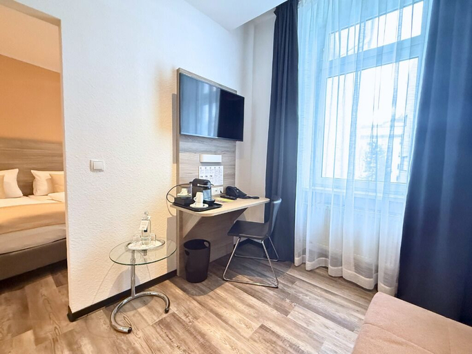 Bedroom 3, Hotel Hohenstaufen, Koblenz