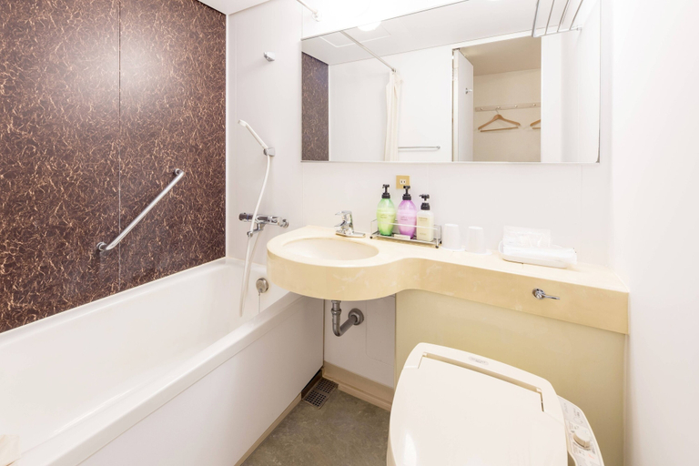 Bathroom 4, New Osaka Hotel, Osaka