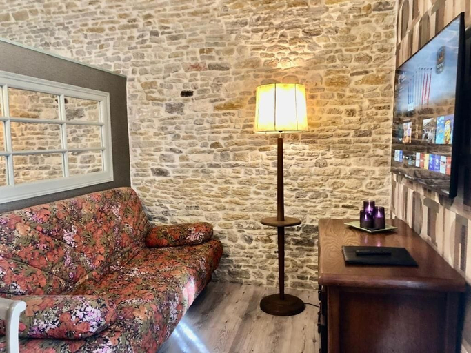 Living area 2, Les Fleurs De Lys, Suites&Appart , Entrée et Terrasse Privée Proche de la Mer, Charente-Maritime