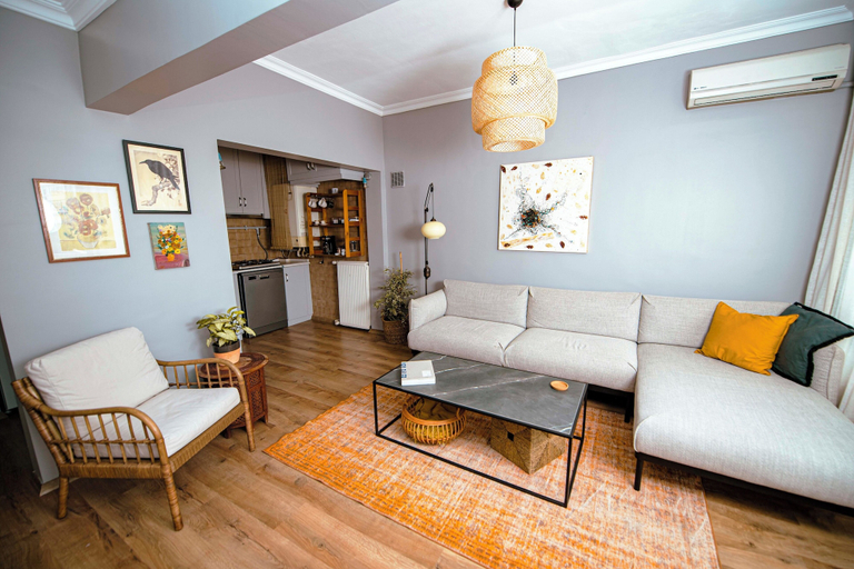 Living area 4, Cozy & Bright Urban Home in Center, Şişli