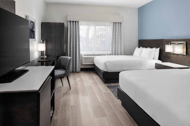 Bedroom 3, Doubletree by Hilton Hotel Racine Harbourwalk, Racine