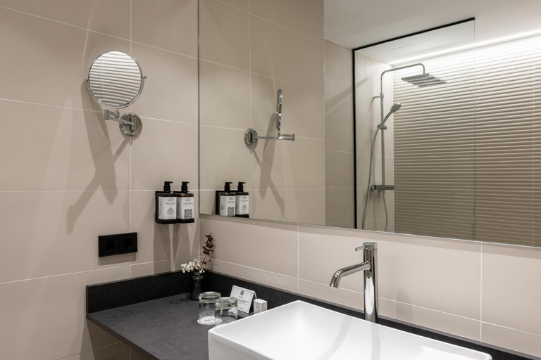 Bathroom 5, Parador De Bielsa, Huesca