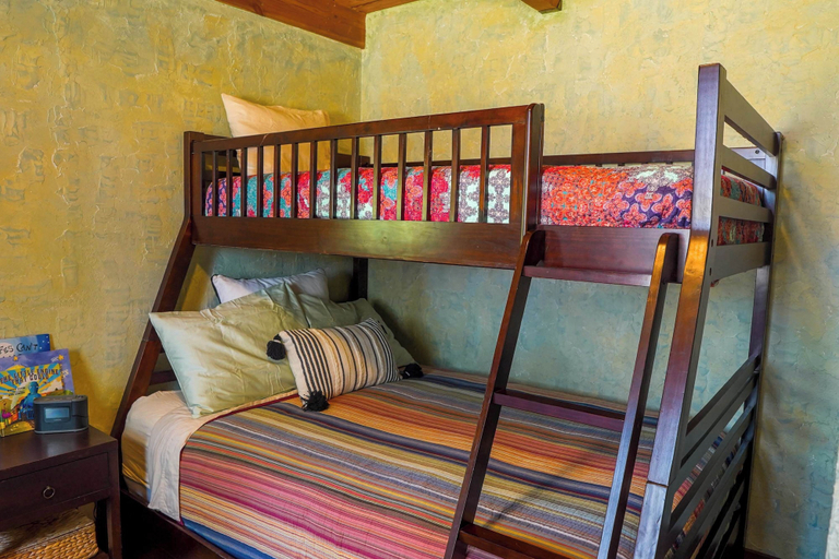 Room 2, Off Grid Retreat Stay for 7, Lincoln