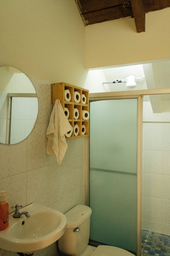 Bathroom 4, Hostal de la Fuente, Antigua Guatemala