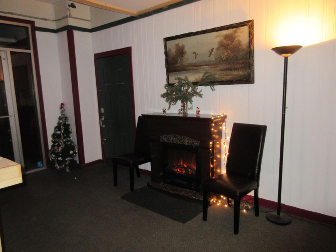 Others 2, Chameleon Hotel, Central Kootenay