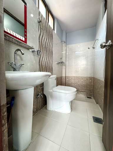 Bathroom 5, Three Brothers Apartments and Hotel, Bagmati