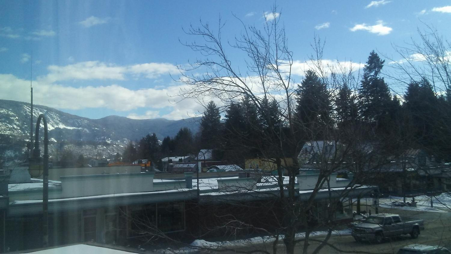 Others 4, Chameleon Hotel, Central Kootenay