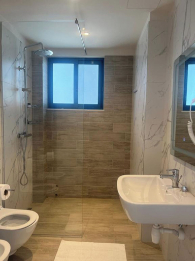 Bathroom 4, Dolanit Hotel Village, Kavajës