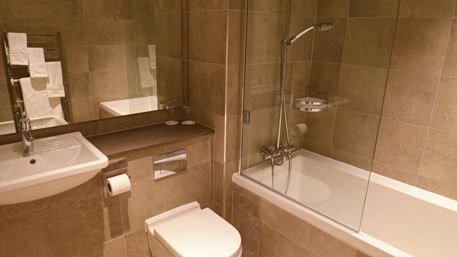 Bathroom 4, The Wrightington Hotel, Wigan