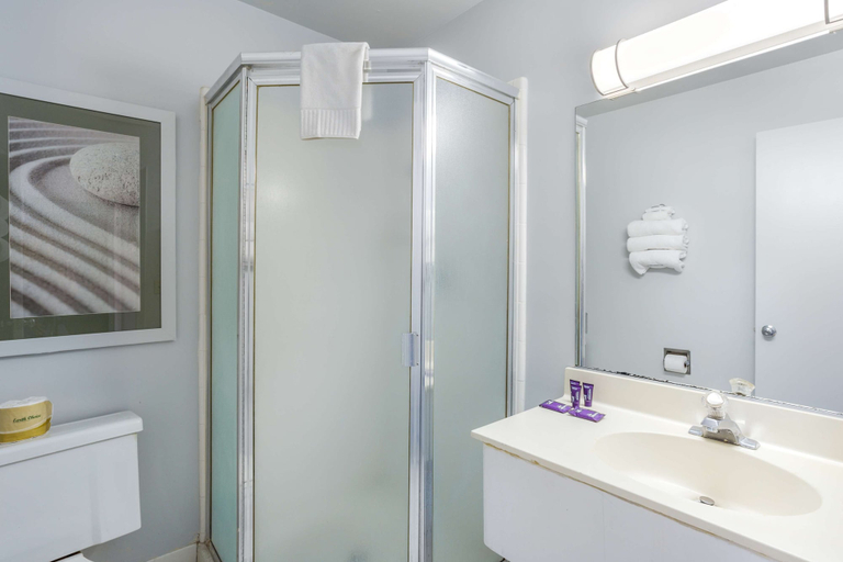 Bathroom 4, Knights Inn Yuma, Yuma