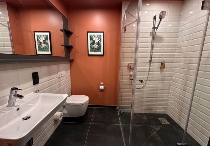Bathroom 5, ipartment Leverkusen @HOME by Best Western, Leverkusen
