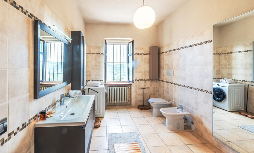 Bathroom 3, Villa Bricco Paglieri, Cuneo