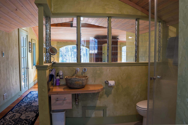 Bathroom 5, Off Grid Retreat Stay for 7, Lincoln