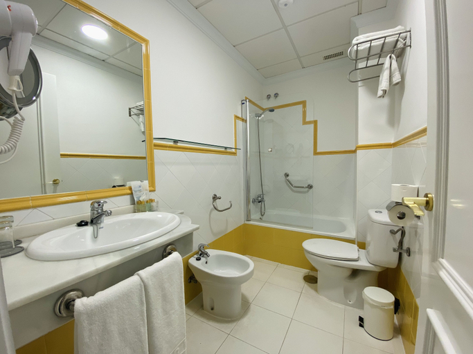 Bathroom 5, Hotel Boutique Las Cortes de Cádiz, Cádiz