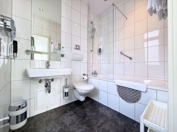 Bathroom 4, Hotel Hohenstaufen, Koblenz