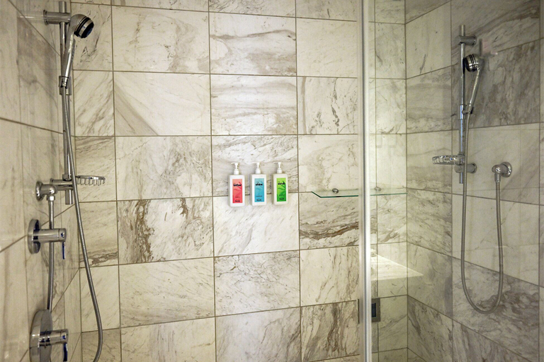 Bathroom 5, Palms Place, Clark