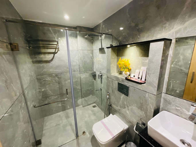 Bathroom 2, JK Palace Prayagraj, Kaushambi
